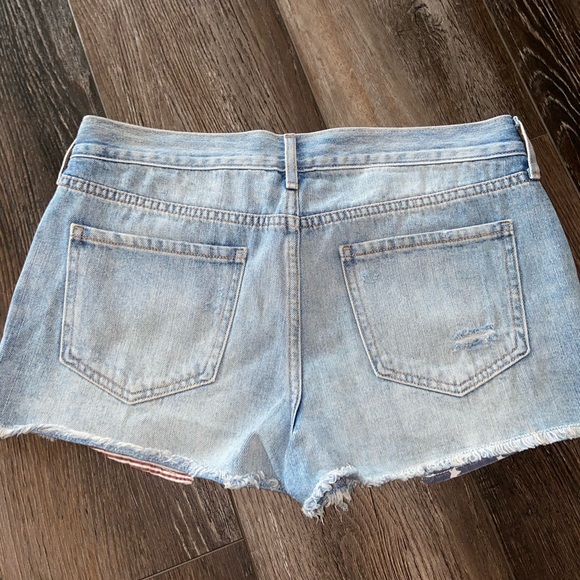 Old Navy shorts with Stars and Stripes pockets - Picture 2 of 2